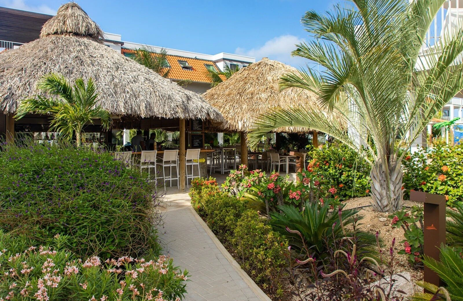 Resort bonaire poolbar 1