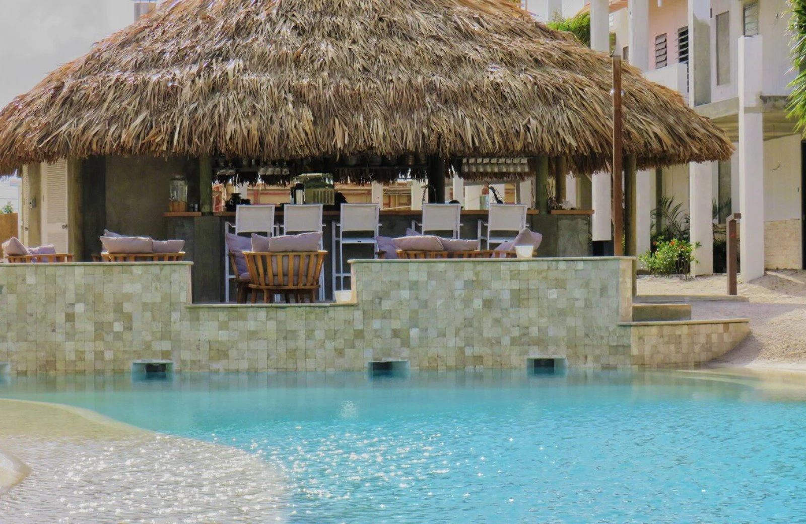 Resort bonaire poolbar 4