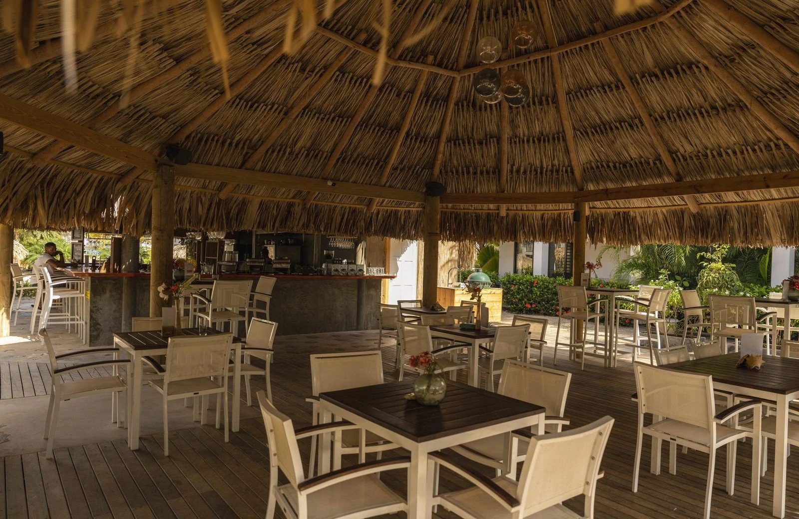 Resort bonaire poolbar 5